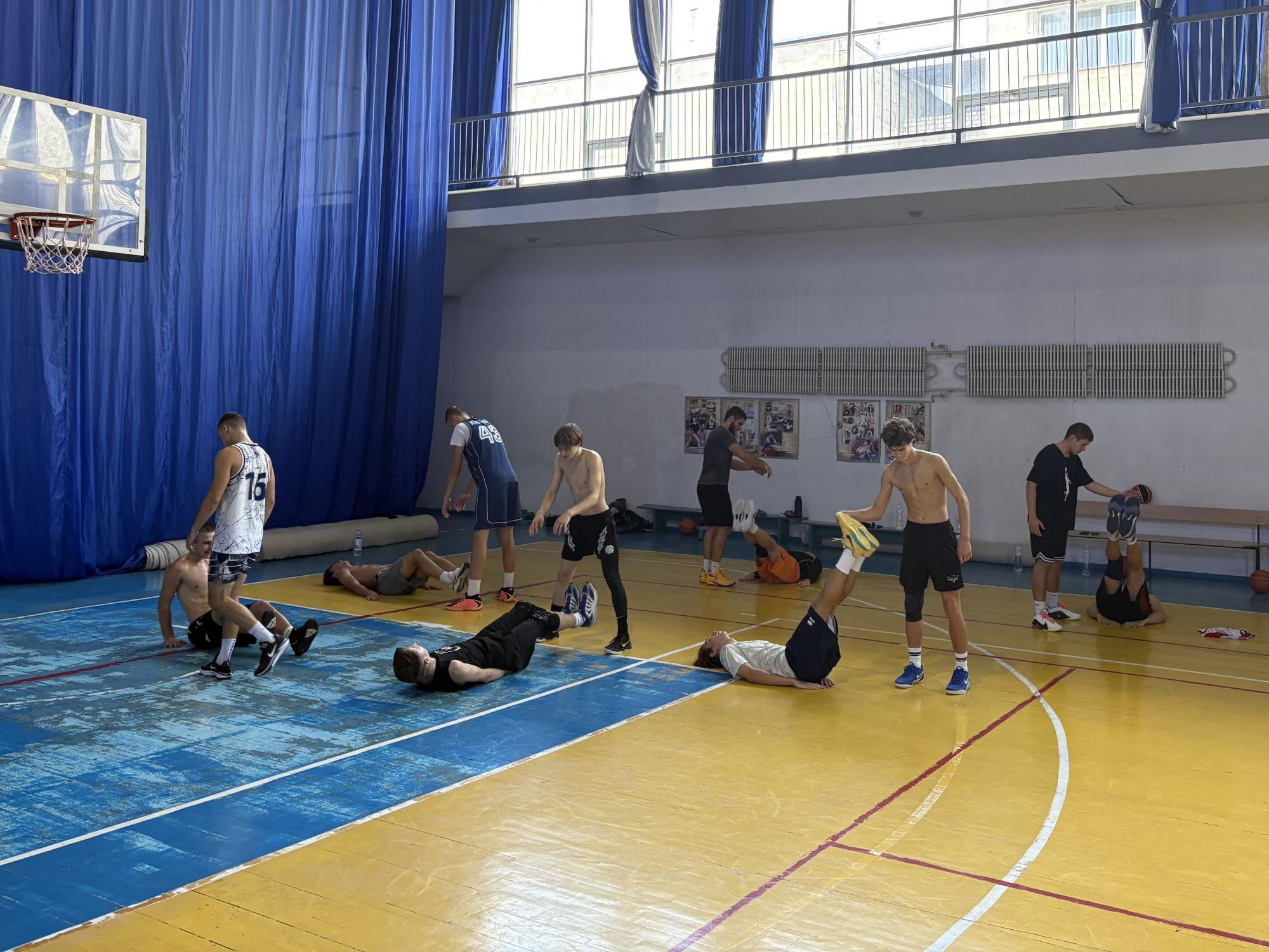 Будущее баскетбола: Корпорация "Здоровье" и "Харьковские Соколы" поддерживают молодых игроков